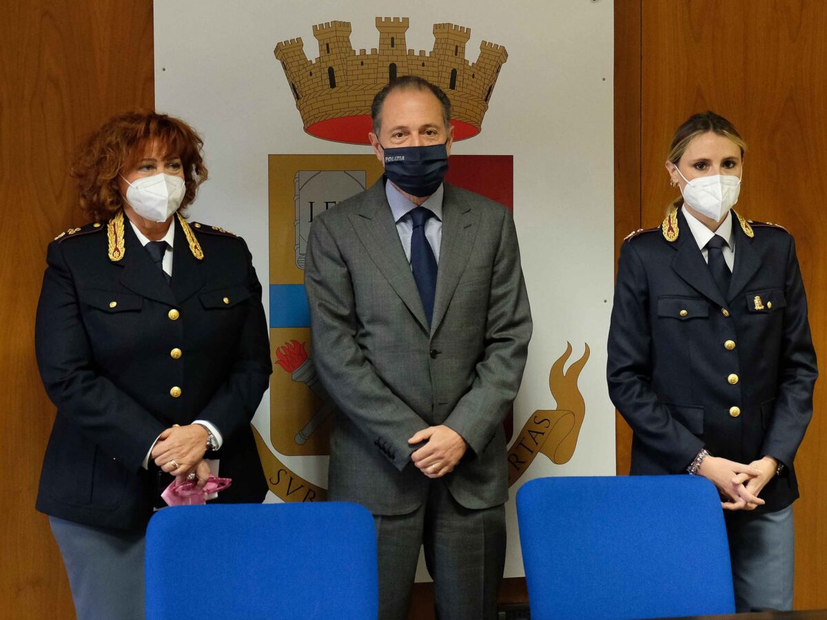 Arezzo Festa della Polizia tutte le onorificenze agli agenti SR 71