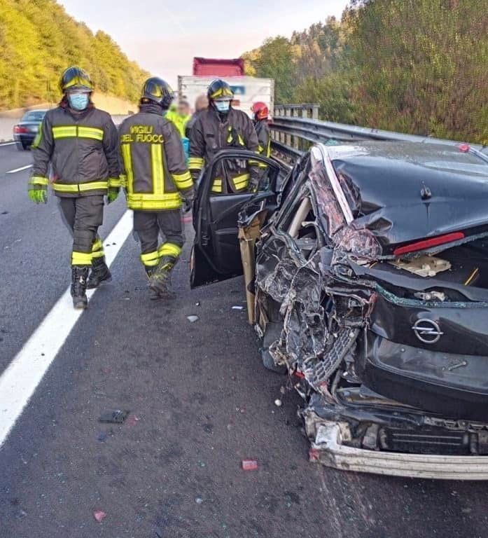 Incidente lungo la A1 tra Arezzo e Valdichiana. Donna in codice