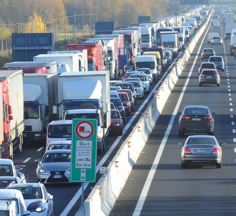 Scontri tra tifosi bloccata la A1 tra Arezzo e Monte San Savino