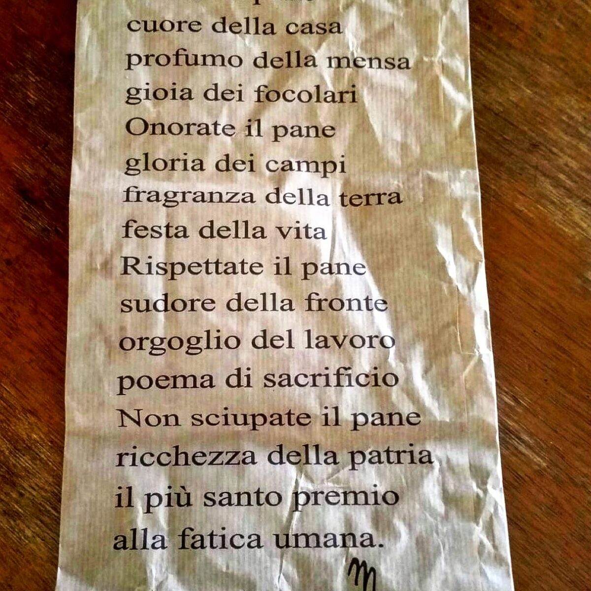 Arezzo la poesia del duce sulla busta del pane. E polemica SR 71